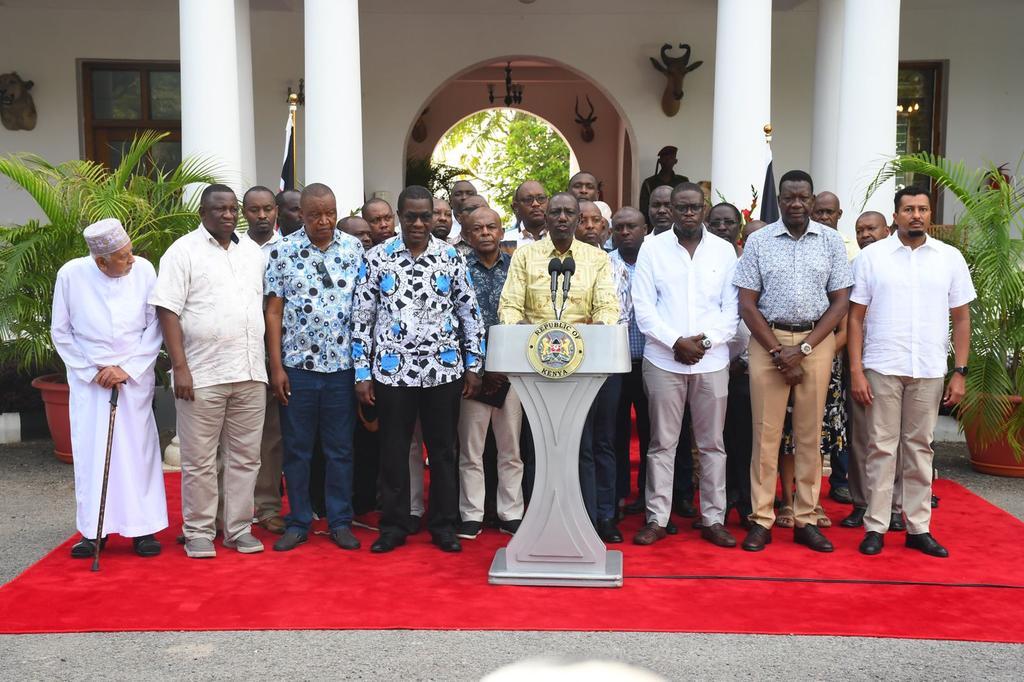 mohamed_daghar's tweet photo. At State House Mombasa, H.E. The President @WilliamsRuto held talks with transport stakeholders and a raft of reforms were agreed on. 

The Ministry of @TransportKE and other government agencies will implement the reforms jointly with the transport stakeholders. https://t.co/E2Av86KhS8