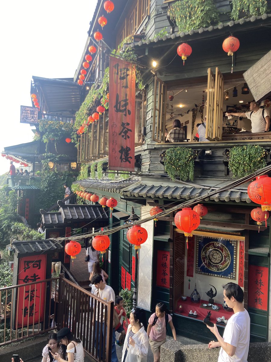 772002hiroshi's tweet photo. 着いた日の昼食ダック🦆食べ〜の､九份〜10份ランタン上げ https://t.co/mBmmSVtVeZ