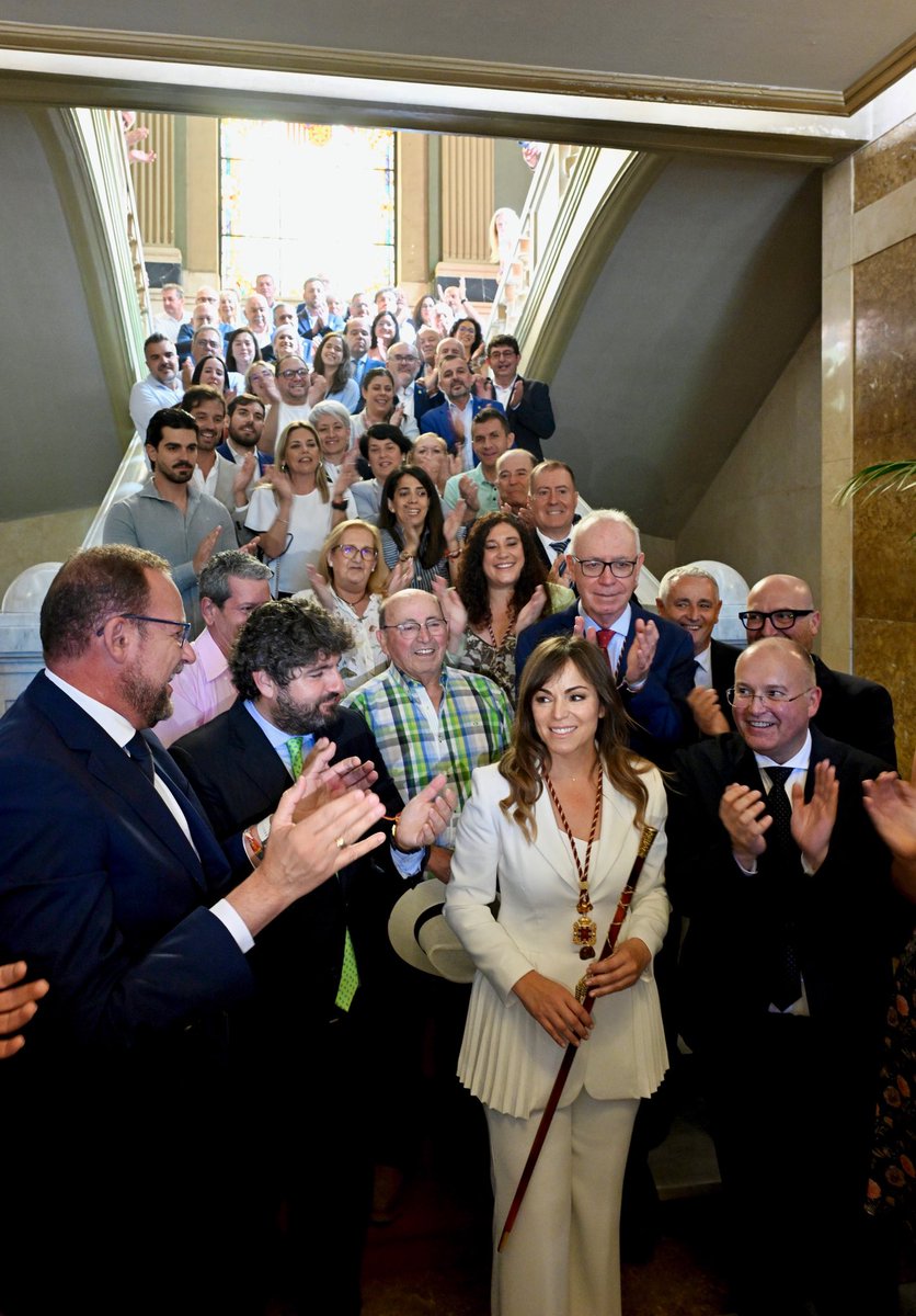 Sofialbg's tweet photo. @Rebepl hace historia convirtiéndose en la primera Alcaldesa de Murcia. Tiene el LEGADO de nuestro Alcalde Eterno, un PROYECTO ilusionante, FUERZA inagotable y un EQUIPO leal y cohesionado, para continuar trabajando sin descanso por y para MURCIA. #Aportodas 💙 https://t.co/jpBUaQXvQS