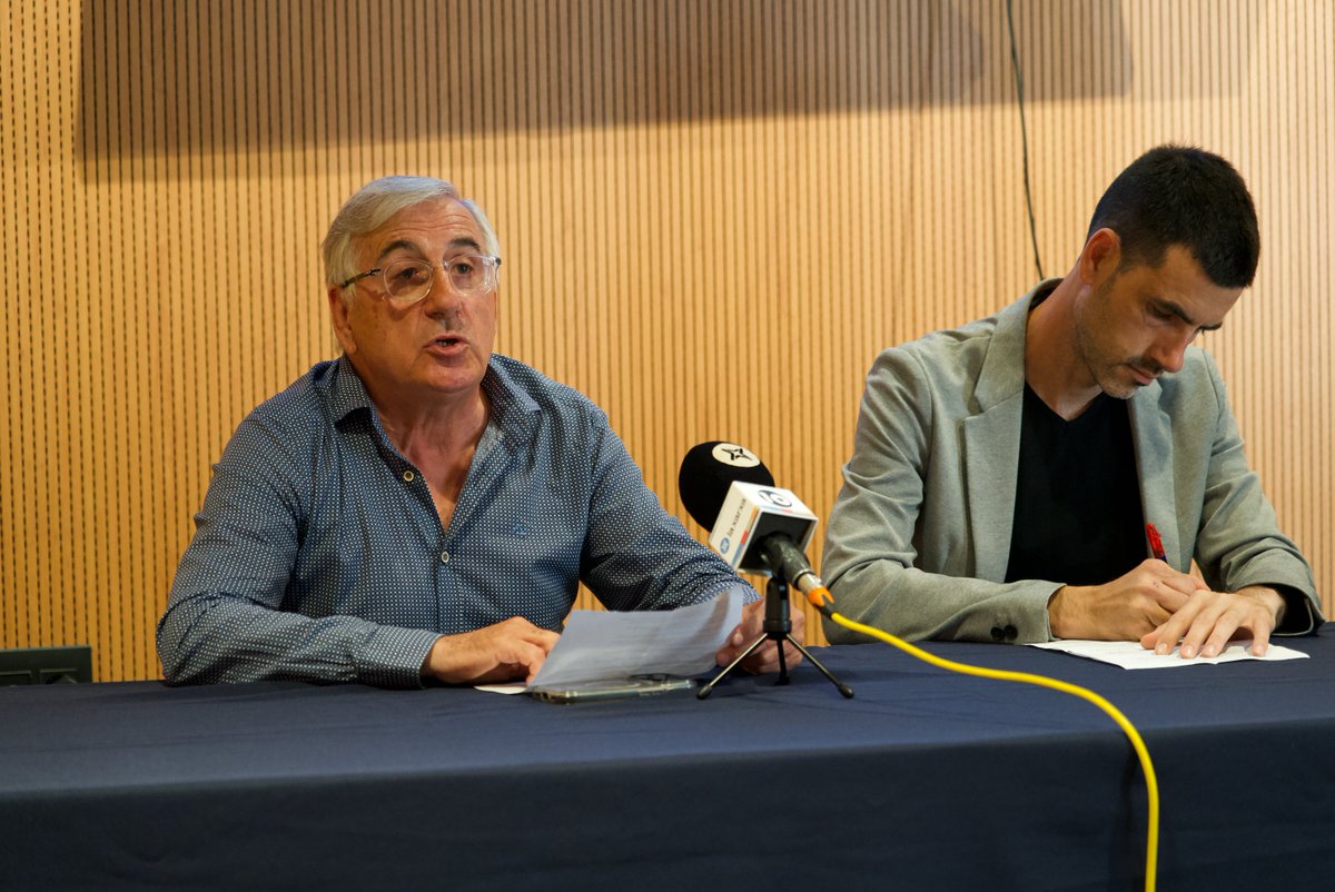 portscostabrava's tweet photo. Acte de presenació a l'Ajuntament de l'Escala del Campionat d’Europa de la classe Moth 2026 de l’Escala – Costa Brava - Girona, que es disputarà del 7 al 13 de juny amb 40 participants de 3 continents.
#PortsCostaBrava #CostaBrava #MothClass #Vela https://t.co/vNH8J52Ymf