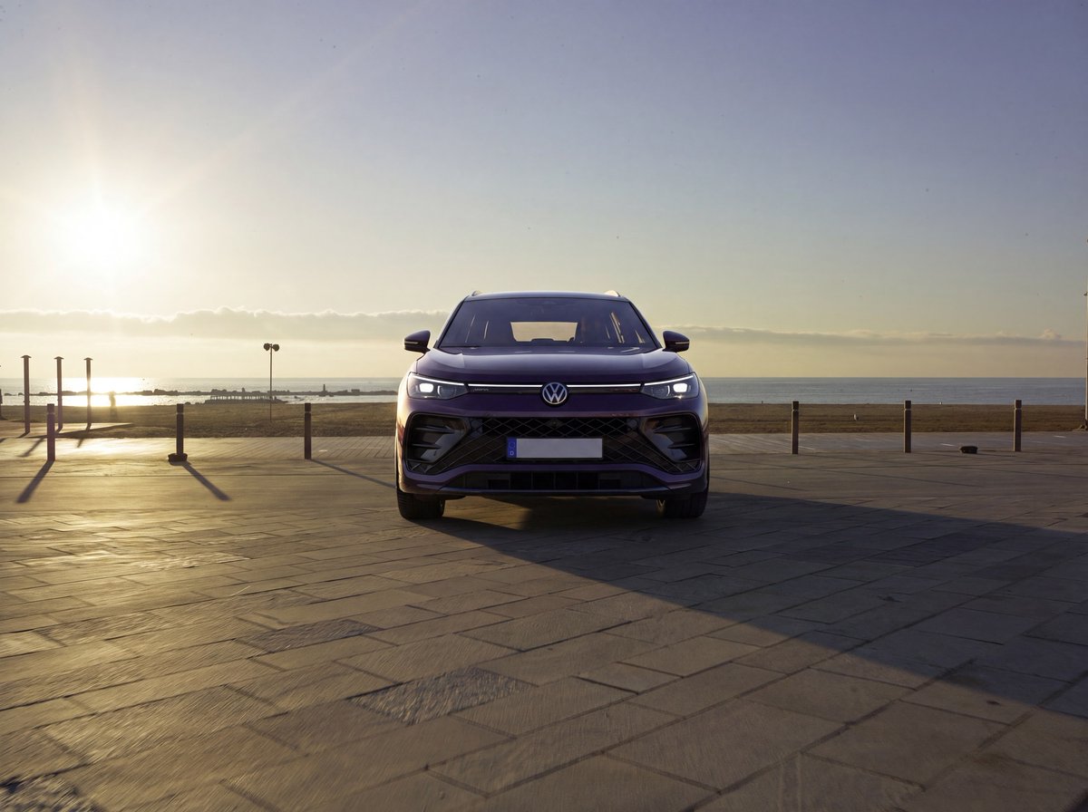 MAGROUND's tweet photo. Drag. Drop. Done.

Create automotive visuals in minutes. Just drop your car into a MAGROUND location and start exploring ideas instantly.

“Drag &amp; Drop Your Car” is our fastest AI feature for creatives and designers. Included in all plans. https://t.co/7UuGQDZAMF