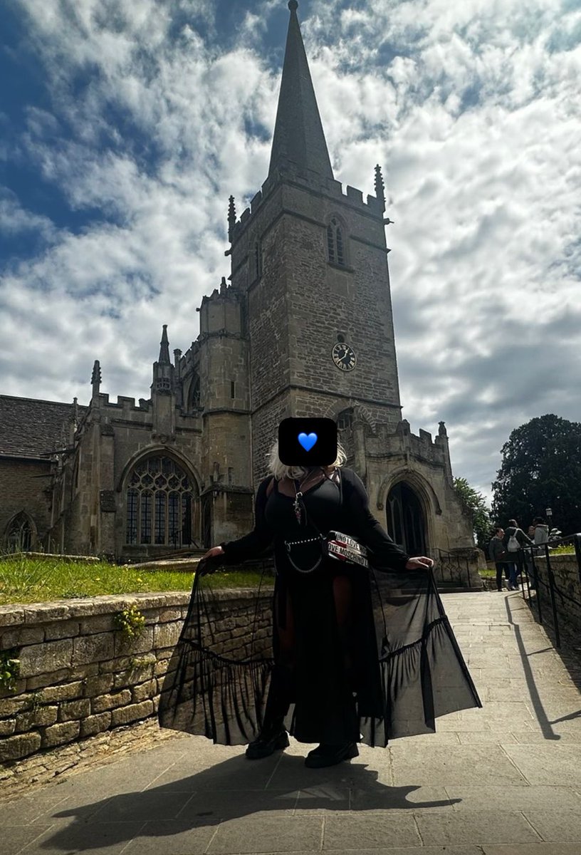 October_Paro's tweet photo. its goth day everyday* https://t.co/QmTY2IWiWt