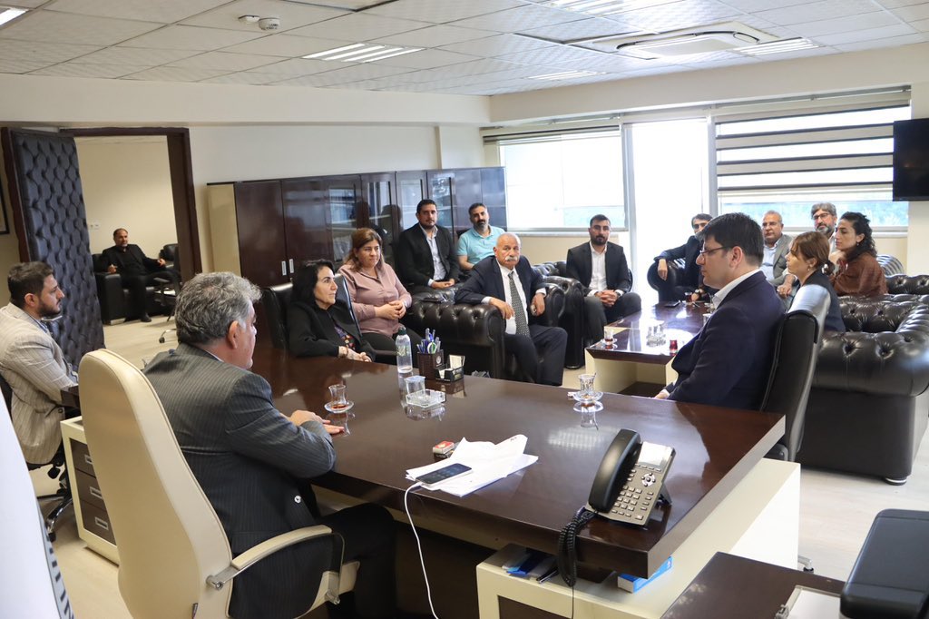 ihd_urfa's tweet photo. İnsan Hakları Derneği (İHD) Genel Merkez Genel Sekreteri Dr. Osman İşçi ile birlikte, İHD Şanlıurfa Şubesi olarak Urfa Barosu’nu ziyaret ettik. Misafirperverlikleri dolayısıyla Baro Başkanı Abdullah Öncel ve yönetimine teşekkür ederiz https://t.co/EgOUVUgWAQ
