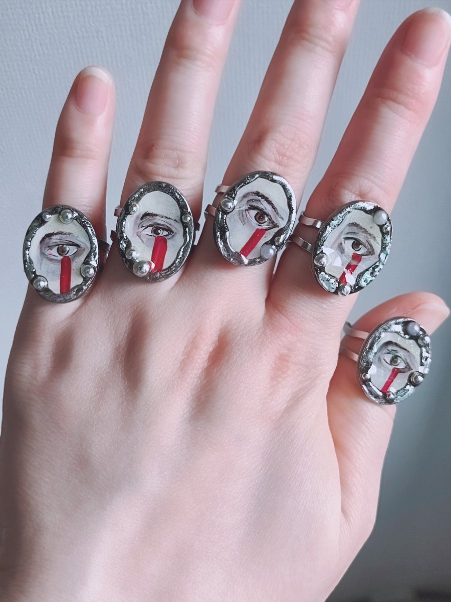 AMEYA_NAILS's tweet photo. 【新作でるよ】
間に合ったので指輪の新作を！
明日のデザフェスで販売します🥀

関節で止めても格好いいです
#デザフェス63お品書き https://t.co/GFeLIaBA6r