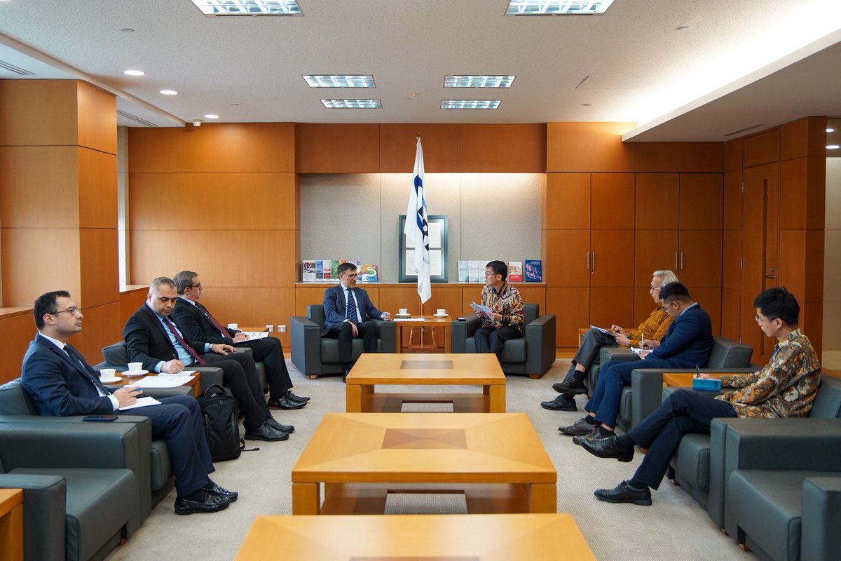 tkucukcan's tweet photo. Mesai arkadaşlarım Müsteşar Reşat U. Karacan, III. Katip M. Kılınç ve İletişim Müşaviri Burak Güneş ile ASEAN ve Doğu Asya Ekonomik Araştırma Enstitüsü (ERIA) Direktörü Tetsuya Watanabe ile verimli bir görüşme yaptık. @ERIAorg @TC_Disisleri https://t.co/prfTda7EEP