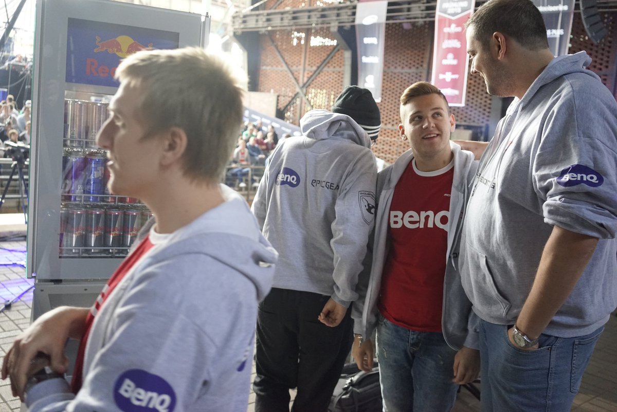MOUZ tweet media