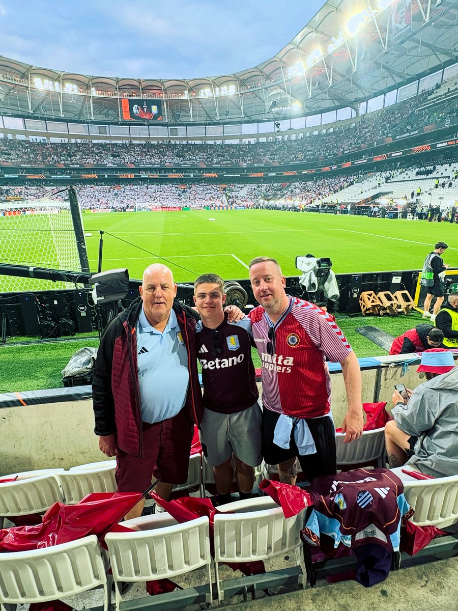 dmpowe11's tweet photo. Memories made to last a lifetime 💜🩵

What a trip
What a night
What a club

There are loads of Uniteds,lots of Citys and Towns,a goodly sprinkling of Wanderers and Rovers and even a few Albions.
But there is only one Villa-the greatest name in football in every sense 🏆

#AVFC https://t.co/6QBFbJzF4V