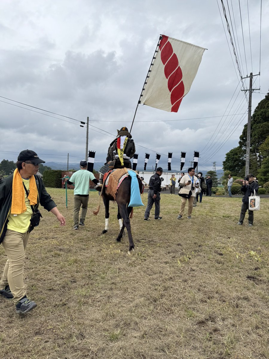 BlackHole0216's tweet photo. いよいよ明日です！
雨降りませんように🐴🙏
今年もこの旗が目印です🎌 https://t.co/mDzBM1IlsL