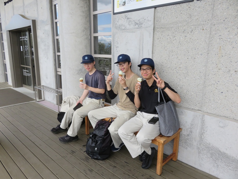 jmetsacjp's tweet photo. 2026年5月22日(金曜日) 大成丸(運動上陸)
小豆島に仮泊中の大成丸では、
本日、運動上陸を行いました。
その時の様子を、写真でご紹介します。
初夏の過ごしやすい陽気に恵まれ、
実習生たちも存分にリフレッシュできているようでした。
#jmets #海技教育機構 #taiseimaru https://t.co/xVa1tdVIAG