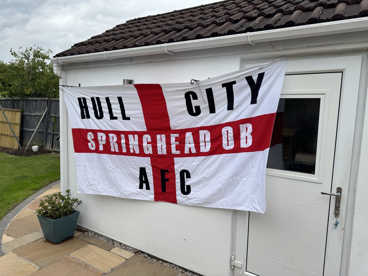 questy30's tweet photo. Making an appearance #UTFT #hcafc https://t.co/fhTziLuvaS