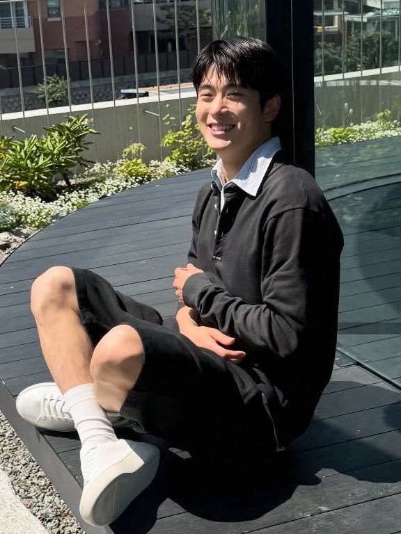 뷔♡ tweet media