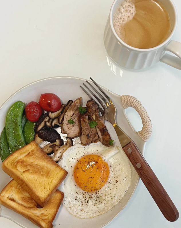 Elizabeth3nv's tweet photo. Breakfast is the most important meal of the day, providing your body with the energy and nutrients it needs. Remember to prepare a nutritious breakfast for yourself to set a good foundation for a challenging day. https://t.co/xYYggtL2P4