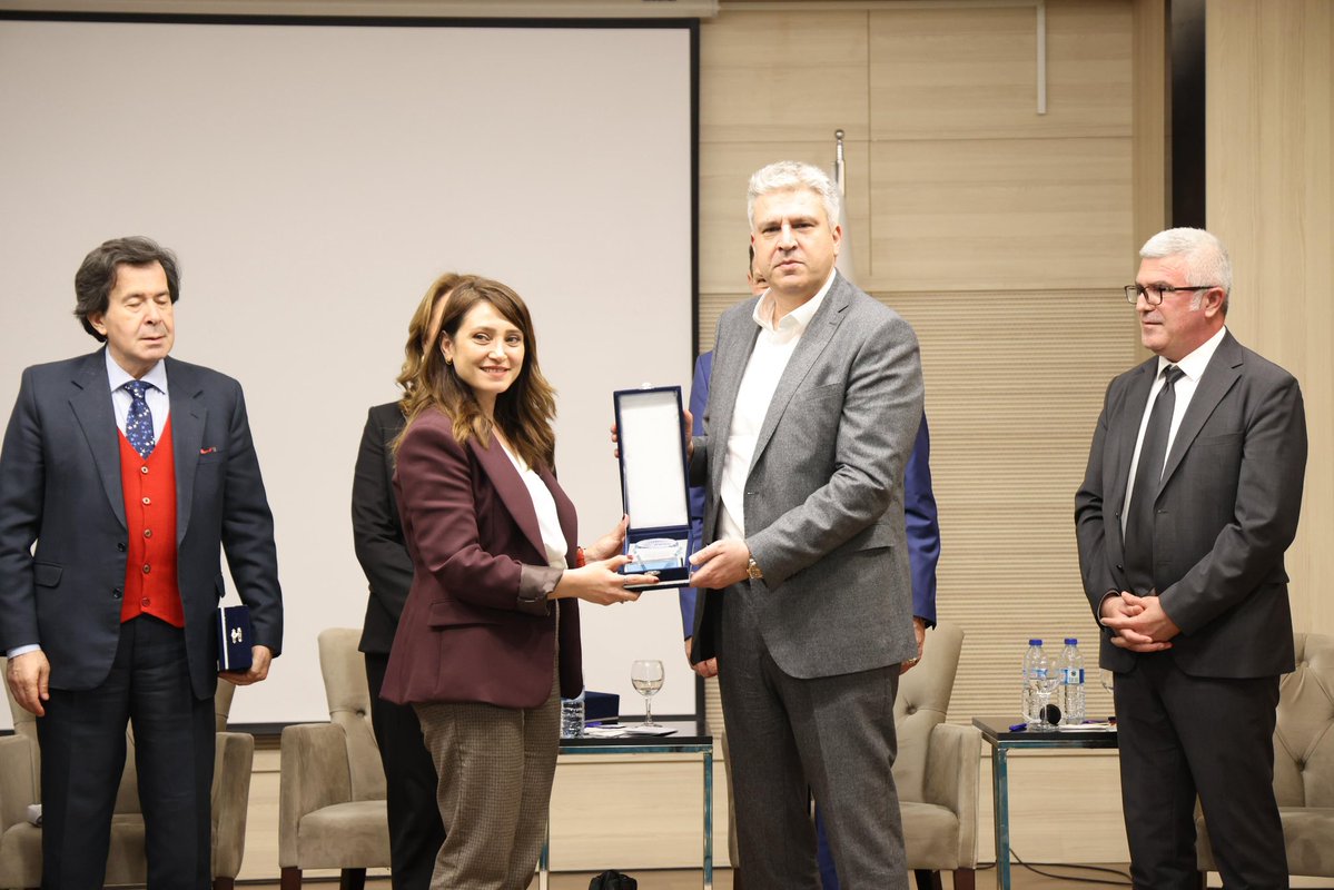 İstanbul Aydın Üniversitesi tweet media