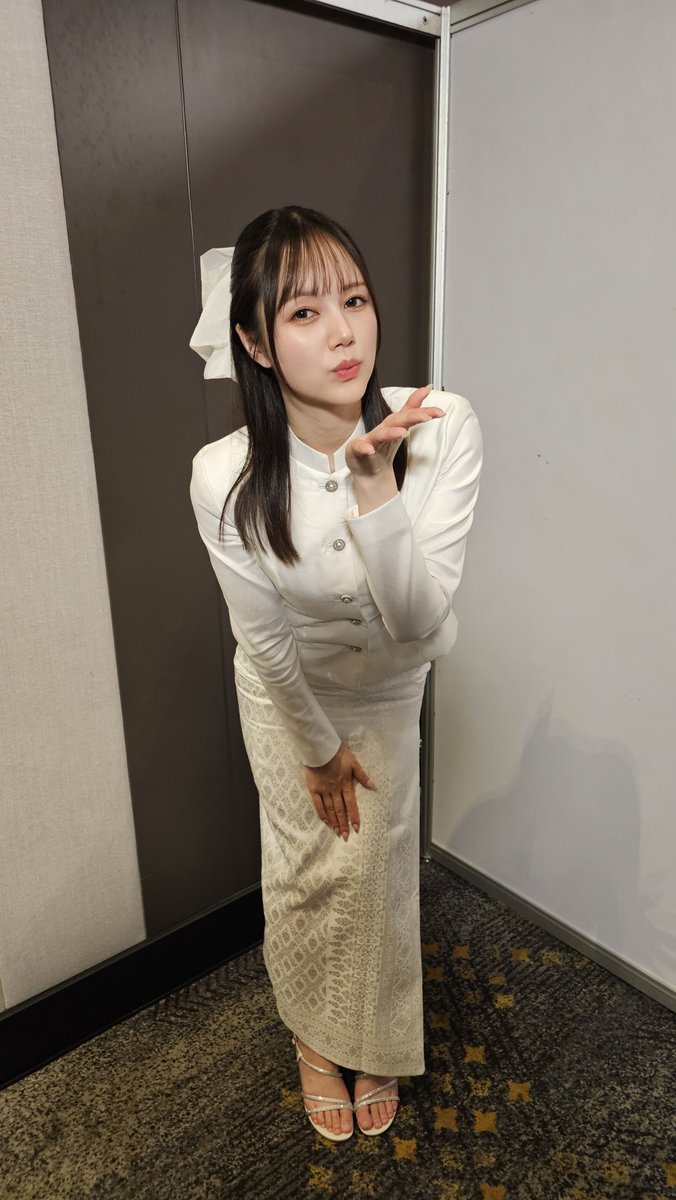 Pang_Gcon's tweet photo. Remu Suzumori in Chut Thai Chitlada traditional outfit.

16 MAY 2026 "The Room" activity at UTO Bangkok event.

@remu19971203
@utoevent
#涼森れむ
#Remu_suzumori
#Remusuzumori
#UTObangkok2026 https://t.co/O10X7ga54w