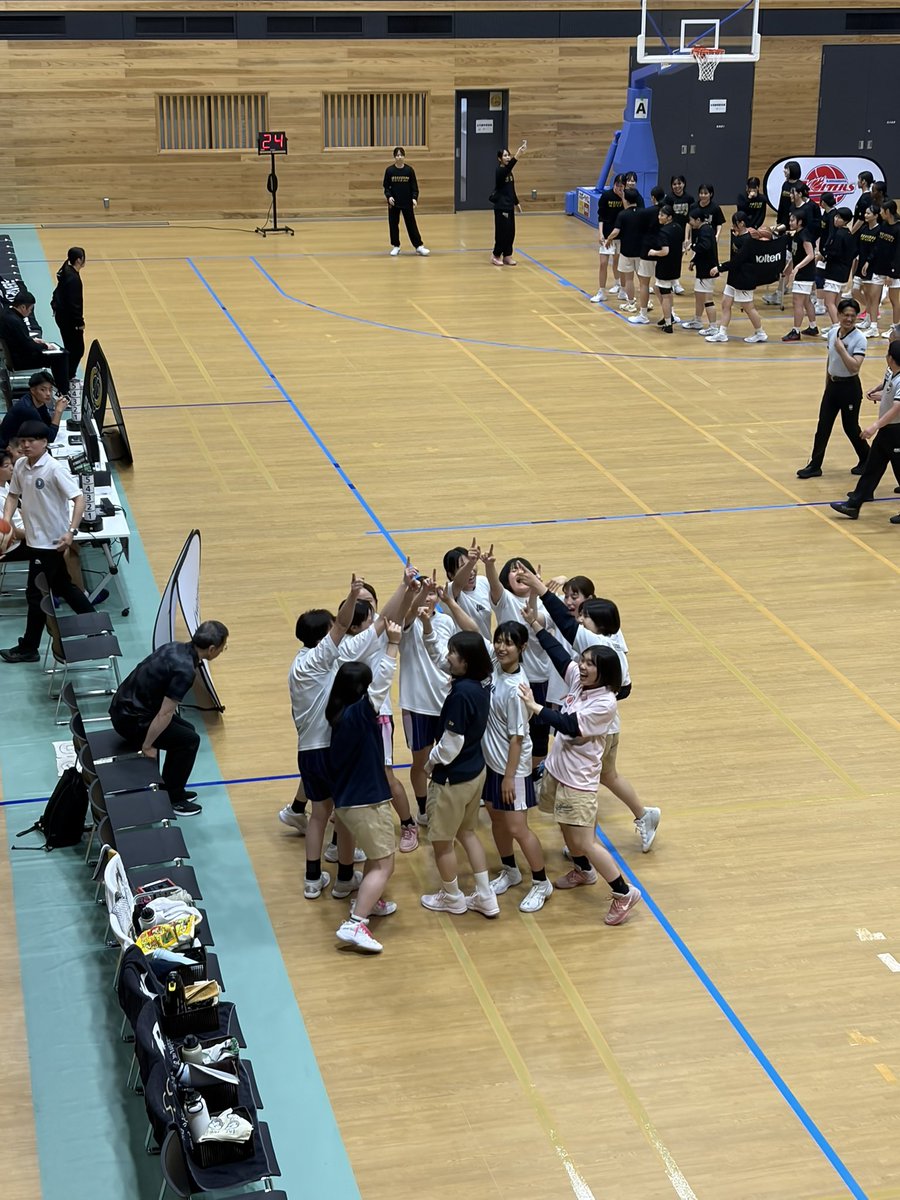 fuew_bbc's tweet photo. 【第4回　全九州大学バスケットボール新人戦】

★試合結果★

福岡教育大学 38 
{10-29,7-24,8-34,13-19} 
日本経済大学 106

得点王
1位 18点 しの
2位 9点 かい
3位 8点 ひろ

最後まで諦めずに戦い抜くことができました。
笑顔と声を絶やさずに残り2日間も頑張ります🔥

ありがとうございました！ https://t.co/ImgBS1dXMM