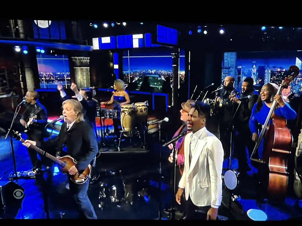 sterni's tweet photo. Thank you Steven Colbert for 10+ year of Late Show greatness.. You will be missed! #lssc #thelateshow https://t.co/2lDIX7fqHb