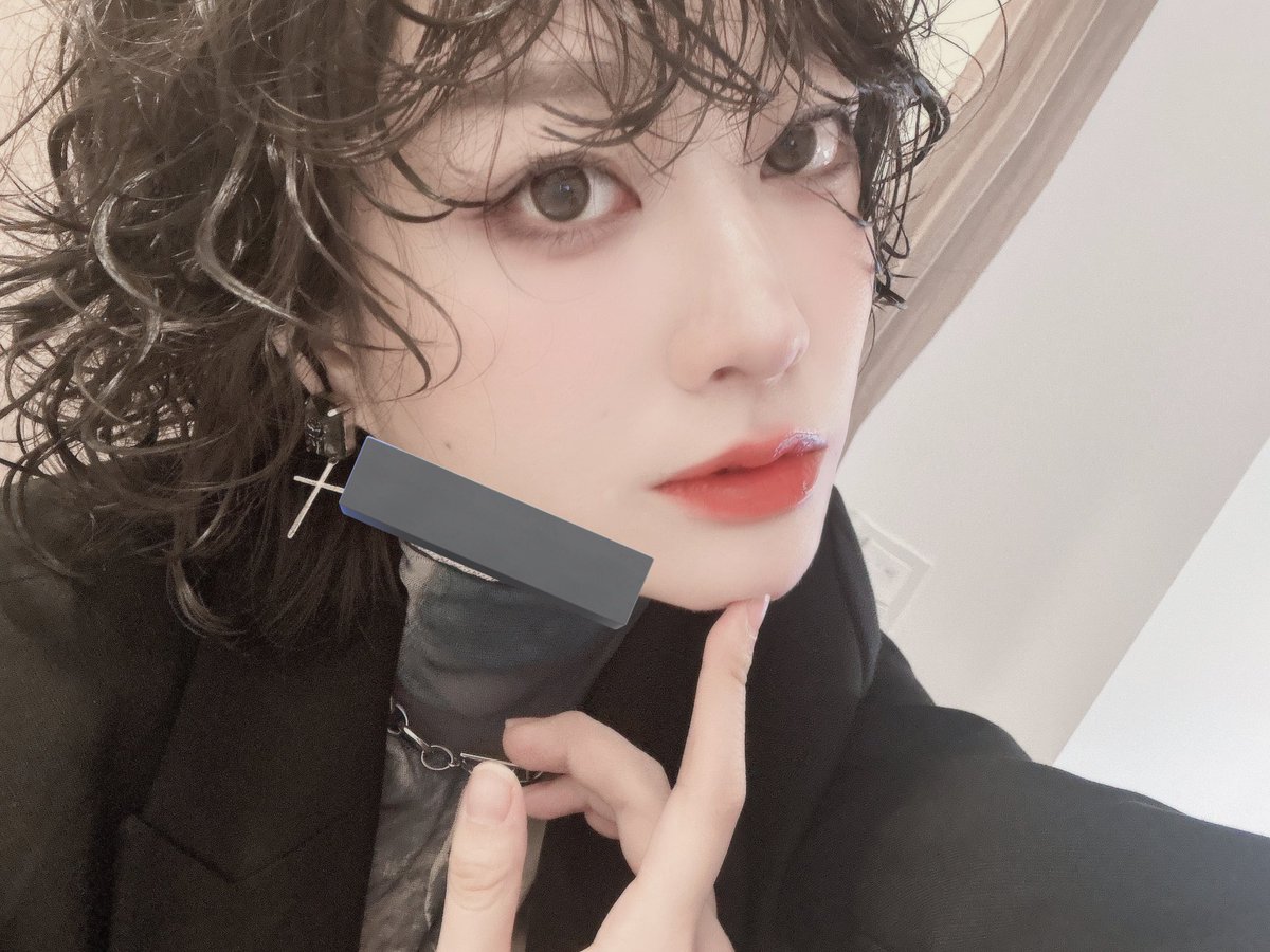 RIE tweet media