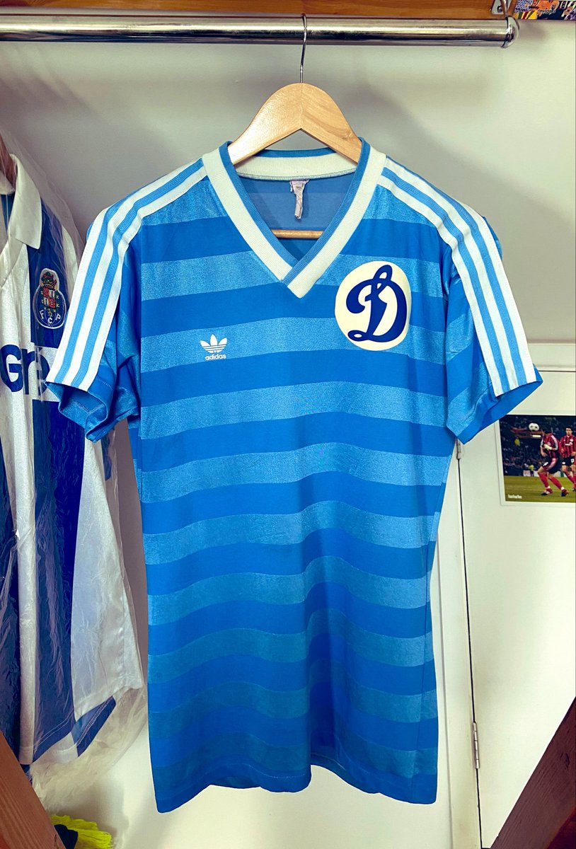 TheTrefoilMan's tweet photo. Beautiful Dynamo Kyiv shirt from 1988 https://t.co/odb0i83Ex9