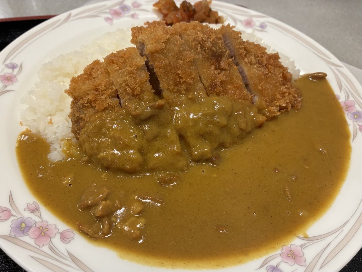 Laundry09's tweet photo. カツカレー@法曹会館マロニエin桜田門🥹

また朝天唐辛子麺を食べたくて再訪。

しかし、ちょっと出遅れて完売…😭

しょうがないので、大好きなカツカレーを…🍛✨

正統派スタイル。美味しいです🤘✨

食後は法曹会館を見学。良い佇まい。
そして裁判所の妖精さいたんを発見😁 https://t.co/rGrMJASRd9