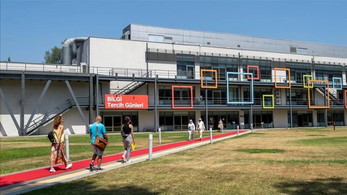 sputnik_TR's tweet photo. 📢İstanbul Bilgi Üniversitesi kapatılmıştı: YÖK'ten açıklama geldi

İstanbul Bilgi Üniversitesi’nin faaliyet izninin kaldırılmasına ilişkin Yükseköğretim Kurulu açıklama yaptı. 

YÖK'ten yapılan açıklamada, "Yükseköğretim Kurulu, öğrencilerimizin herhangi bir mağduriyet yaşamaması ve eğitim-öğretim faaliyetlerinin aksamadan yürütülmesi hususunda gerekli tedbirleri ivedilikle almaktadır" denildi.