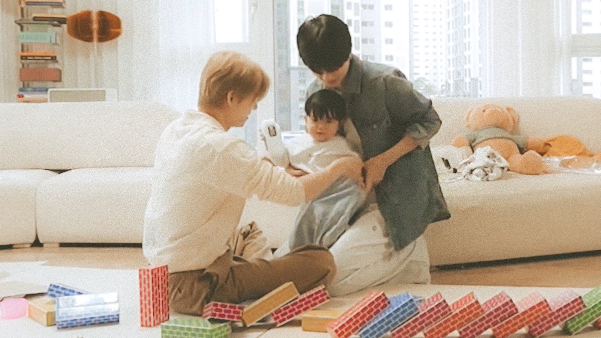 yeonbindiary's tweet photo. no matter what, this day will always be special to the three of them ♥︎ https://t.co/lxFZH83zLA