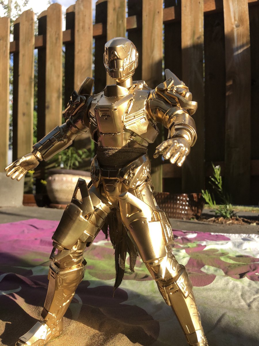 beeonkeyco's tweet photo. One of my favorite moments:
Making a Gambit Trophy for @GCXEvent (that would be ripped apart by @TheTeawrex and others)
Running a team of literal GENIUSES.
@DrLupo “luvving up” @Cozmo23 
And one of the most epic throw downs of a new playstyle with gambit in front of superfans. https://t.co/8sewXh1CwY