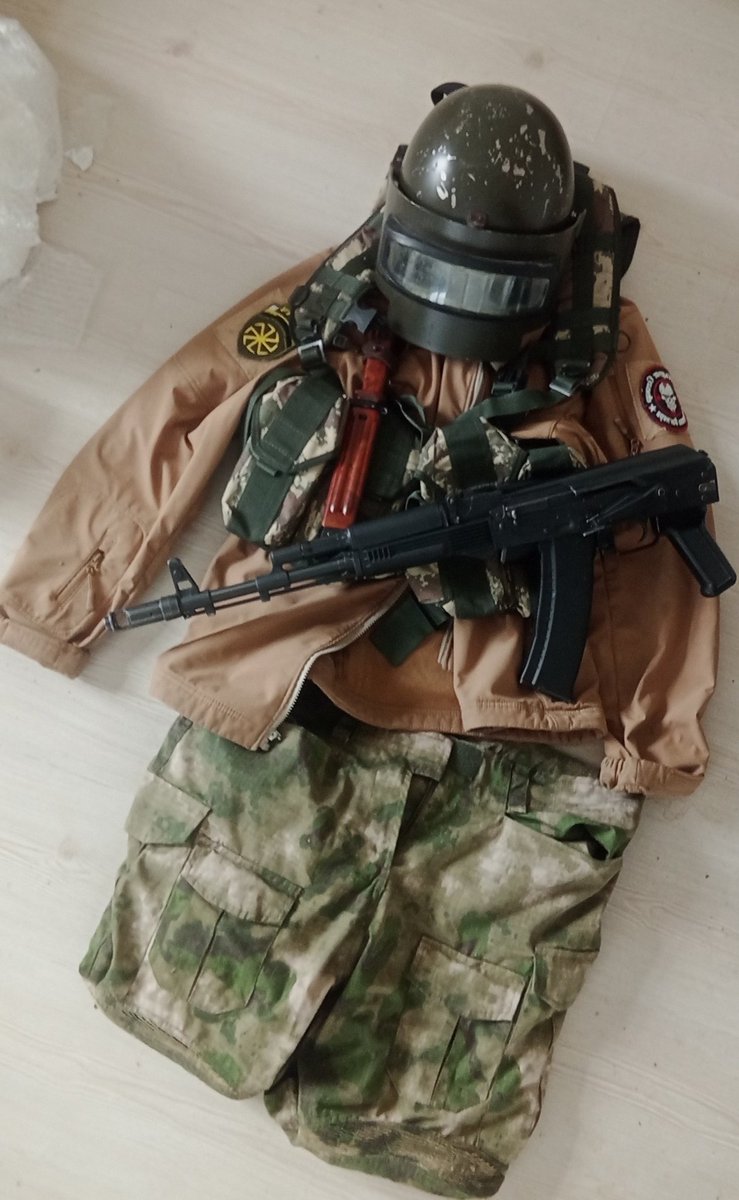 borz545's tweet photo. Taktikıl boncuk camiası için ilk postumuz

Çin üretimi herhangi bir softshell yelek
Suriye üretimi Nano SMERSH yelek
Afgan gazisi 6H4 Bakalit Ak süngüsü
Voin ATACS G3 pantolon
1979 üretimi 5 ülke ve 10 farklı kişi tarafından kullanılmış upgraded PSH-77 https://t.co/bSWKeMMLp6