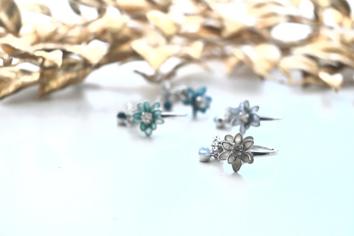 Reme_madein's tweet photo. #デザインフェスタ vol.63
コラボ第二弾⟡.·*.

soi glass(@soi_craft)さんとのコラボリングです𑁍𓏸𓈒
可愛い小さなガラスにお花を添えました*°フリーサイズなのでどの指にも合わせやすいかと思います𓈒𓂂𓂃◌𓈒𓐍 https://t.co/9oYOTqOxGi