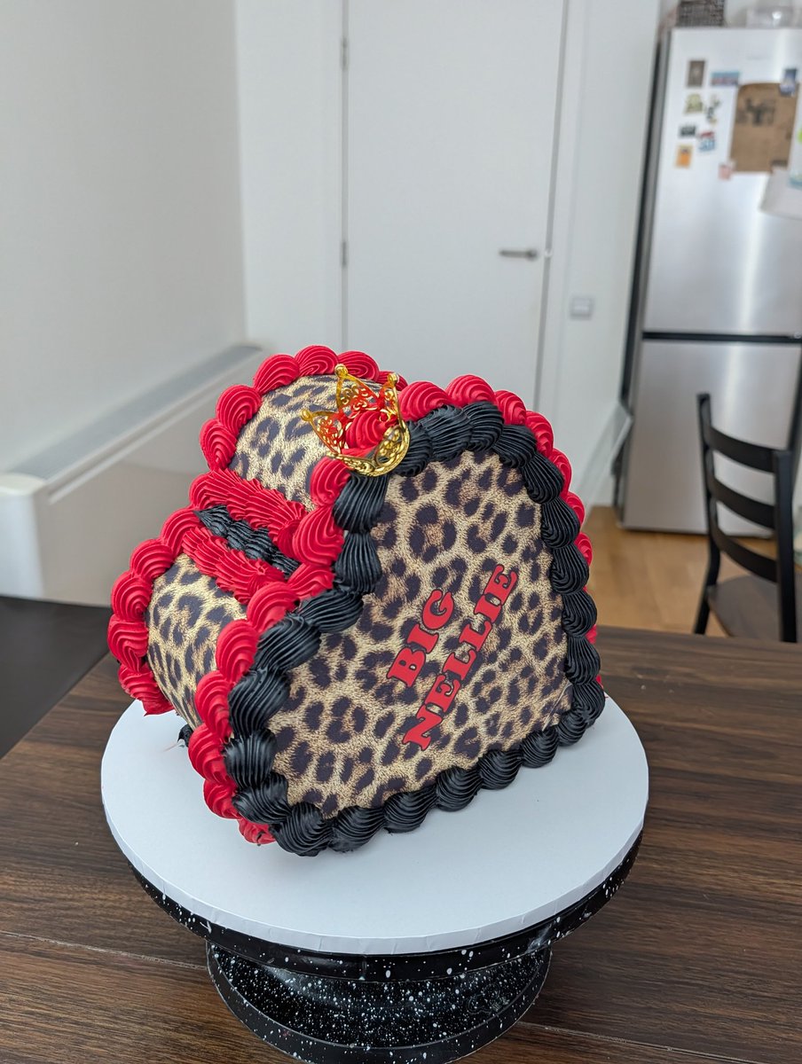 cakesbiree's tweet photo. Friday feels like Animal Print doesn't it?🥰 https://t.co/V4dYTewxTC