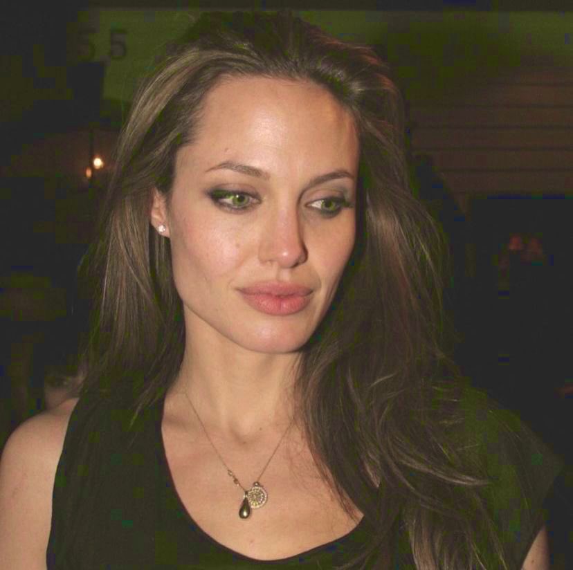 Angelina Jolie tweet media
