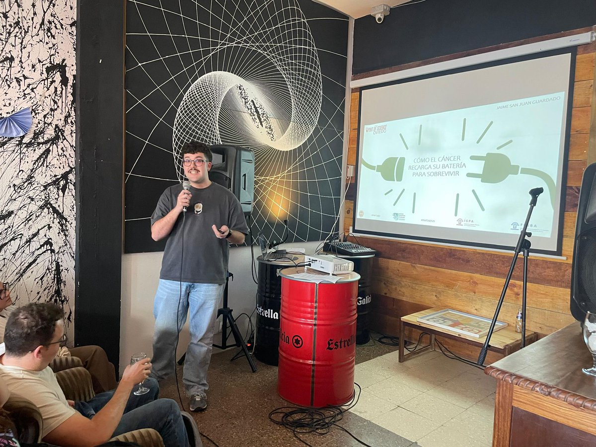 RareTumorsLab's tweet photo. ¡Qué orgullo! 🍻✨ Nuestro investigador @jjaimesanjuan  participó en el @pintofscienceES de Oviedo (en La Lata de Zinc). Con su charla "Cómo el cáncer recarga su batería para sobrevivir", demostró el valor de la divulgación. ¡Enhorabuena, Jaime! 👏🔬

@FINBAsturias @IUOPA https://t.co/fcL6ghfC1G
