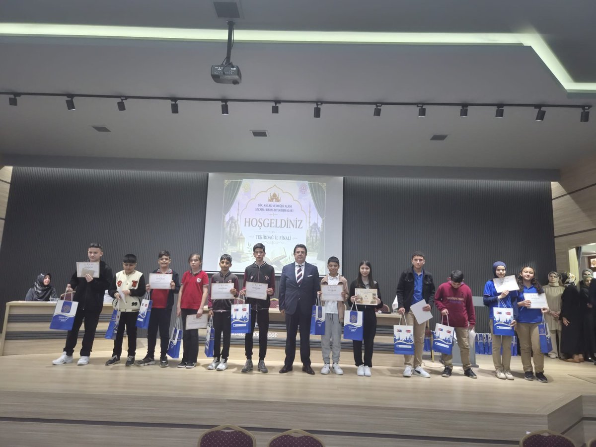 tekirdagmem's tweet photo. Millî Eğitim Bakanlığı Din Öğretimi Genel Müdürlüğü tarafından; ortaokul ve liselerin Din, Ahlak ve Değerler Alanındaki Seçmeli Derslerin kazanımlarını desteklemek, öğrencilerin bilgi, beceri ve özgüvenlerini geliştirmek ve sosyal-kültürel gelişimlerine katkı sağlamak amacıyla düzenlenen Din, Ahlak ve Değer Alanı Seçmeli Dersler Yarışmalarının Tekirdağ il finalleri gerçekleştirildi.
https://t.co/5WFFxxGp8w
@tcmeb @Yusuf__Tekin 
@meb_dinogretimi @drazizyeniyol