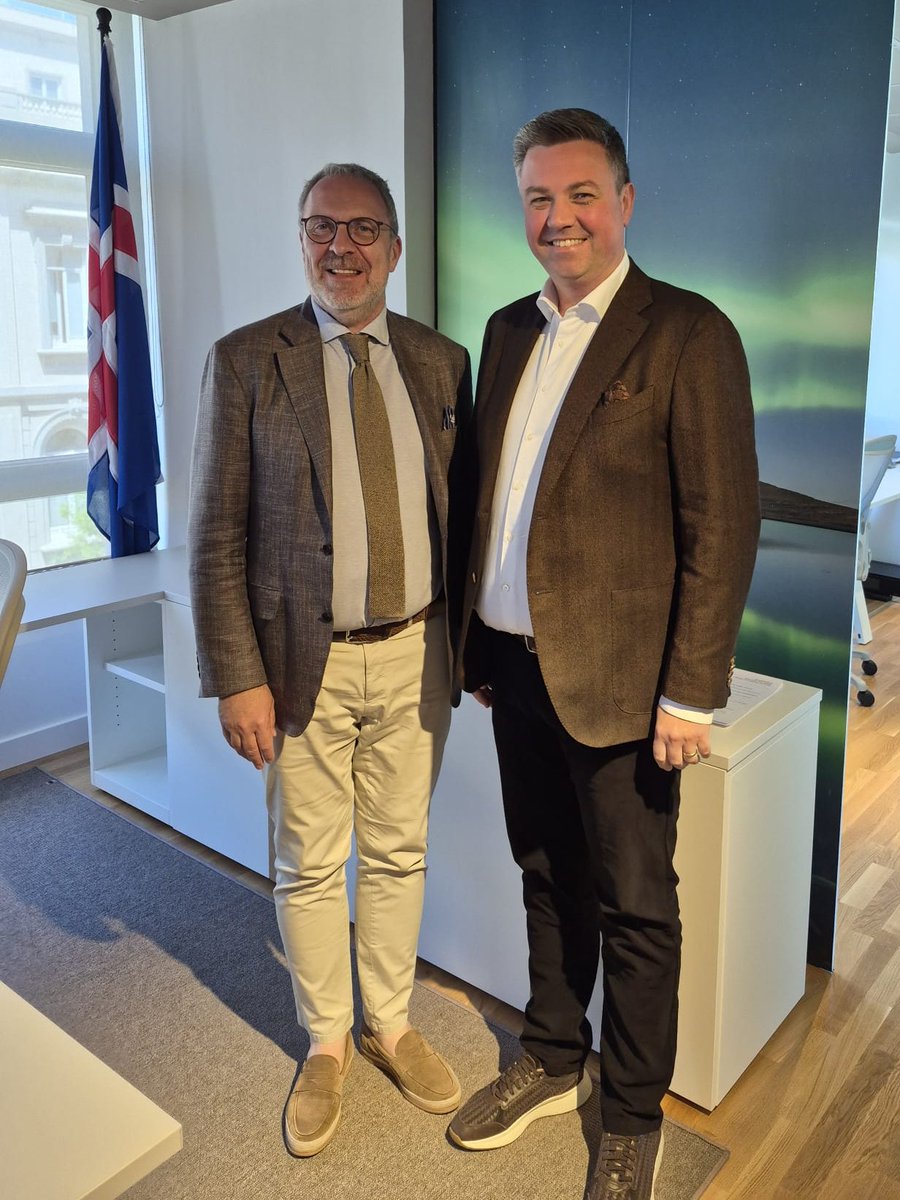 KristjanAStef's tweet photo. Un placer recibir en la embajada la visita de Árni Sigurjónsson, presidente del consejo de administración de Business Iceland, una iniciativa público-privada que busca mejorar la competitividad de las empresas islandesas en los mercados extranjeros 🇮🇸 ✨
https://t.co/Ri8fZGtWe0 https://t.co/cTgzDPAoCg