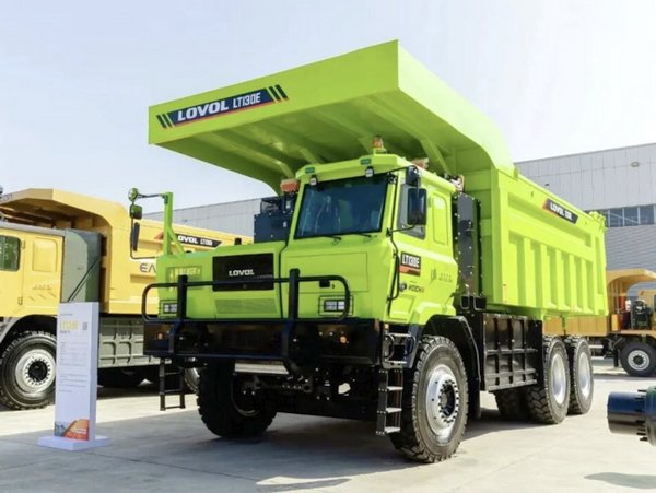 superegn's tweet photo. Lovol Heavy Industry launched its 2026 Mining Equipment Technology Exchange Conference in Yangzhou, focusing on green, low-carbon, and intelligent mining solutions for the future of the industry. ⛏️🌱
#Lovol #Mining #SmartMining #MiningEquipment #GreenTechnology https://t.co/jXYlQKP2Q6