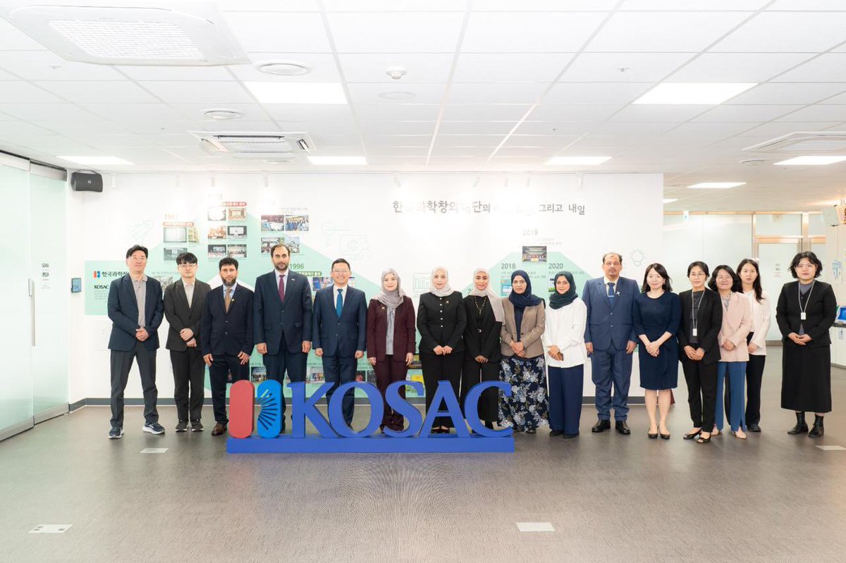 oman_seoul's tweet photo. والتقت سعادة الدكتورة خلال زيارتها بسعادة تشوي إيون أوك نائبة وزير التعليم وعددا من الجهات المعنية بالتعليم والتكنولوجيا التعليمية، وزارت عدد من المدارس والمؤسسات التعليمية والمراكز المتخصصة في الابتكار التربوي، بهدف الاستفادة من أفضل الممارسات العالمية في مجال التعليم. https://t.co/9fbzHI21ik