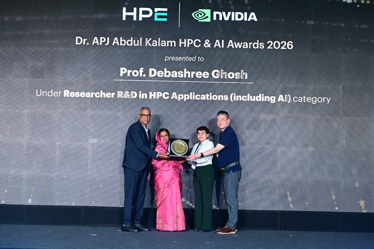 QCLlab's tweet photo. A proud moment for the group🎉✨

Heartiest congratulations to Prof. Debashree Ghosh on receiving the prestigious Dr. APJ Abdul Kalam HPC &amp; AI Award. 👏👏 https://t.co/DbuF0oimZq