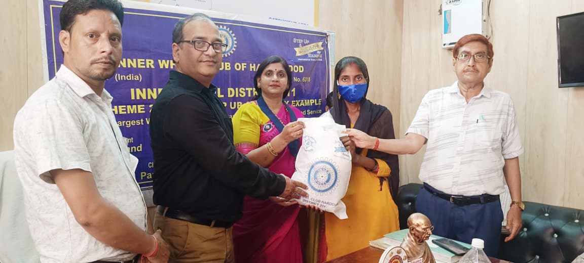 ntephardoi's tweet photo. आज दिनांक 22/05/2026 को श्री मती पारुल तिवारी  समाजसेवी इनर व्हील क्लब द्वारा 5 टीबी मरीजो को गोद लिया गया #indiatbharegadeshjeetegatbmuktbharat #TBMuktBharat #centraltbdivi #centraltbdivision #mdnhm #stdcagra #dmhardo #CDOHardoi #cmohardoi #एचसीएलफाउंडेशन https://t.co/kfivQfJ4qU
