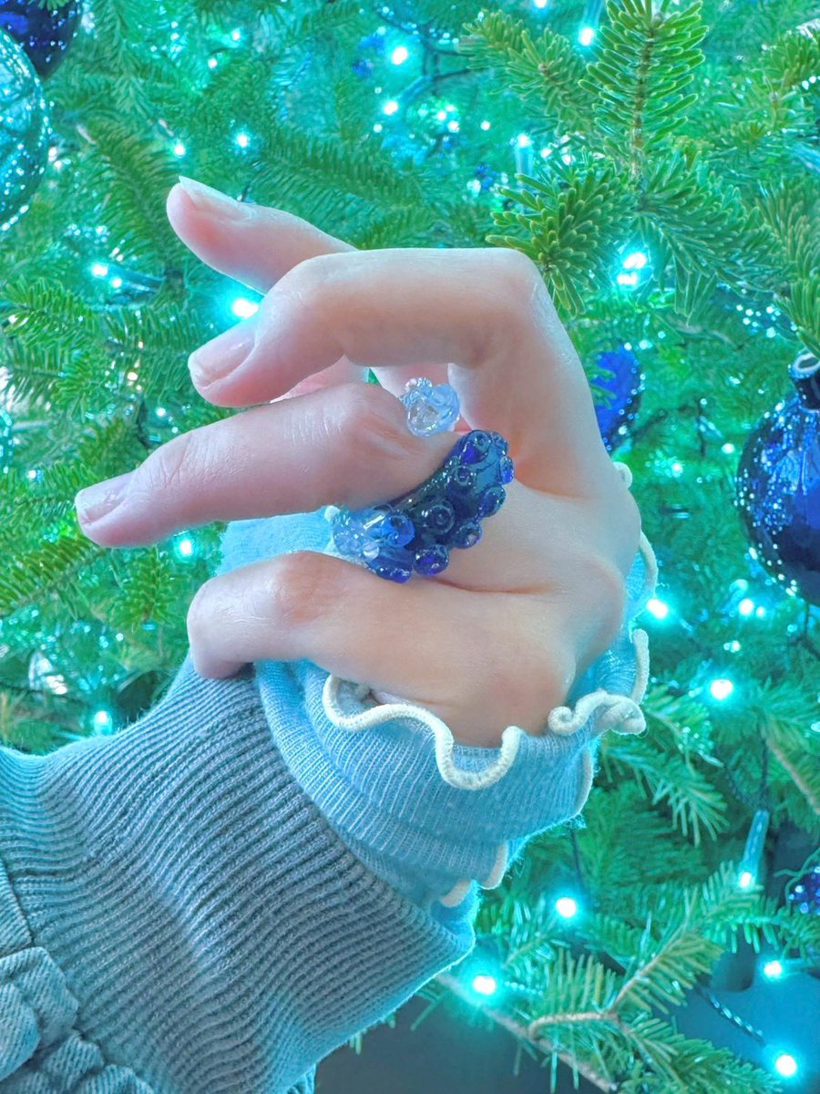 pure_more_me's tweet photo. 同ブースで、
ガラス作家のキョウゴク(insta kyowgori)の
触手リング🐙や、バルーンドッグ🐕も販売展示しています🫧

ガラスの煌めきをぜひ手に取って見てみてください💗

#デザフェス63 https://t.co/RkYWAyDZHi