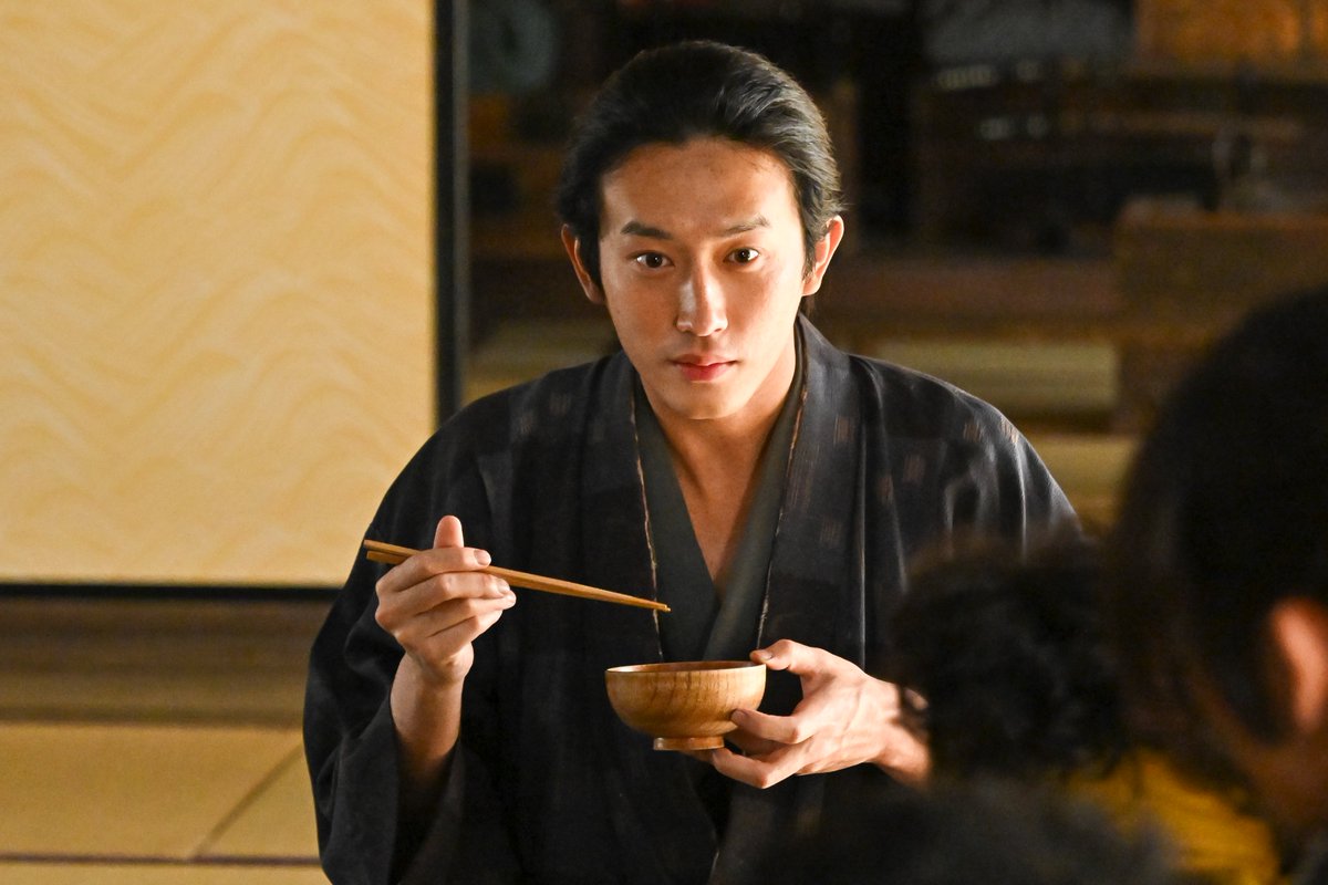 chiruran_the7's tweet photo. ⚔️ Song of the Samurai ⚔️

Episode 3 premieres tomorrow🌸
Here’s a glimpse back at Episode 2.

As Kyoto falls deeper into violence,
the bonds between the Shieikan members begin to fracture.

Betrayal. Revenge. Loss.
And Toshizo Hijikata’s relentless pursuit of strength⚔️

#SongoftheSamurai #Chiruran
@hbomax

《HBO Max》
Please check your local HBO Max for availability in your region.

《YouTube》
“Chapter: Youthful Days in Edo” 
Episode 1 now streaming free for a limited time.
https://t.co/BvvrMX03J2