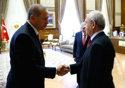 nisenlalih's tweet photo. Kılıçdaroğlu evini satmak istese akıl sağlığı belgesi istiyorlar, ancak bir ülkenin ve bir partinin kaderini değiştirirken kimse akıl sağlığı belgesi istemiyor. 77 yaşındaki bir siyasetçi, yanlışlarına her gün bir yenisini ekliyor. Zamanı gelince gitmeyi bilmek büyük bir erdemdir https://t.co/QU7l02cp1V