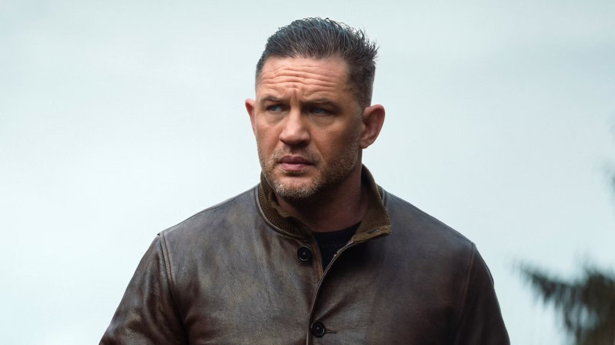 FilmBuzzr's tweet photo. Tom Hardy has been fired from ‘MOBLAND’ and won't return for Season 3.

He allegedly clashed with producers after being consistently late to set and attempting to change dialogue on the series.

(Via: Puck News) https://t.co/gRkMJQR1Lr
