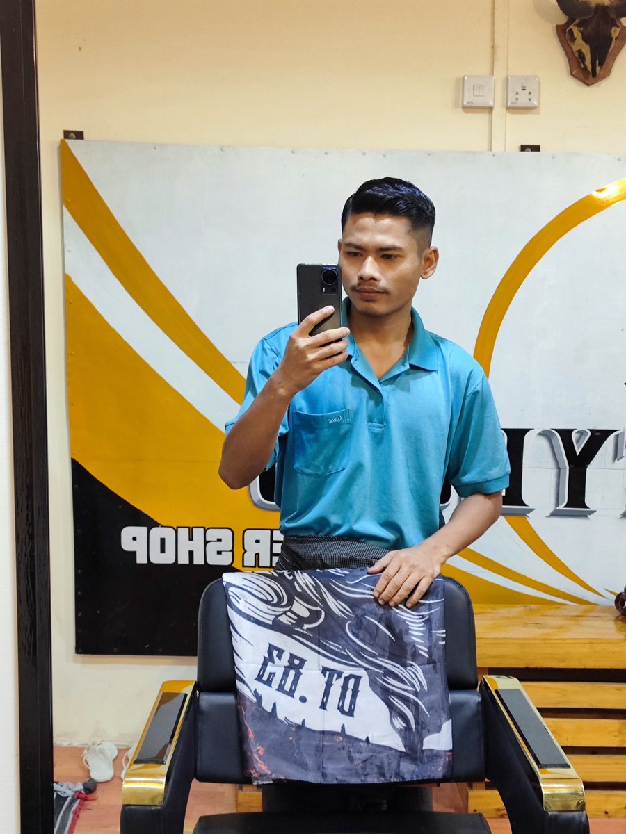LinHtet13579's tweet photo. ခေါင်မိုးလဲလိုက်ပီ 🤟 https://t.co/gM55UfIqzh