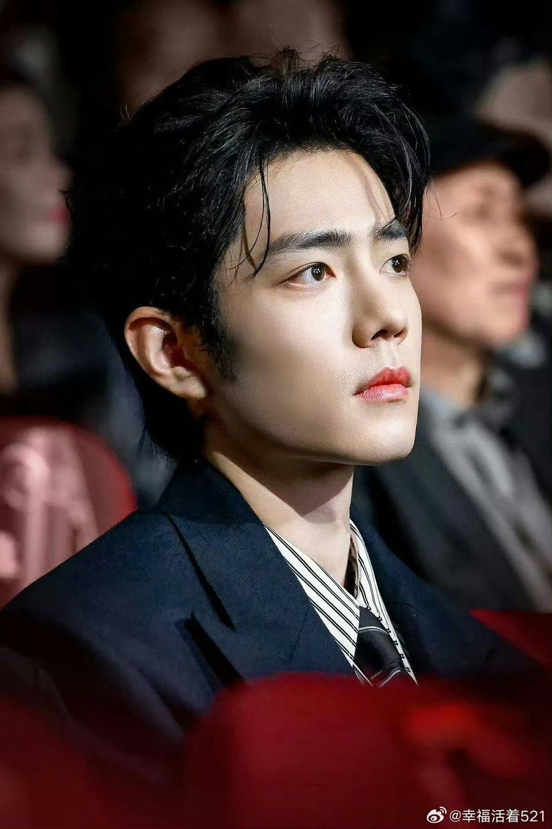 xzmelons's tweet photo. One of the hostesses of Asian Art Film Festival wrote a long post praising #XiaoZhan, stating that he stands out immediately in a crowd when working on stage. He has striking features, a gentle and polite smile, and a refined and elegant demeanor. His posture is upright and graceful, and his voice is clear and pleasant. She added that having worked with many artists, she finds Xiao Zhan's demeanor in person almost identical to his on-screen image, a truly remarkable quality. As a staff member, she understands that maintaining such an excellent performance requires immense self-discipline and countless hours of unseen hard work.

~ As a host, I'm appearing in the same frame as Xiao Zhan!

Congratulations to actor Xiao Zhan for winning the Best Actor award at the 2026 Asian Film Festival for his role as Mo Dexian in #GezhiTown.

As the hostess of the awards ceremony, it was a great honor to see him up close.
When working on stage, my gaze sweeps across the audience, and I always notice him shining in the crowd—his features are refined, and his smile is gentle and elegant.
When Xiao Zhan went on stage to observe him more closely, I found his posture to be upright and his voice clear and pleasant.

Having worked as a hostess and interacted with many celebrities, I've been impressed that his on-screen and off-screen appearances are absolutely similar, a truly rare quality. As someone who also works in front of the camera, I understand the immense self-discipline and unseen effort required to maintain such high lookinh.

I sincerely wish Xiao Zhan continued success in creating excellent works and deepening his career, living up to everyone's expectations and love. ~