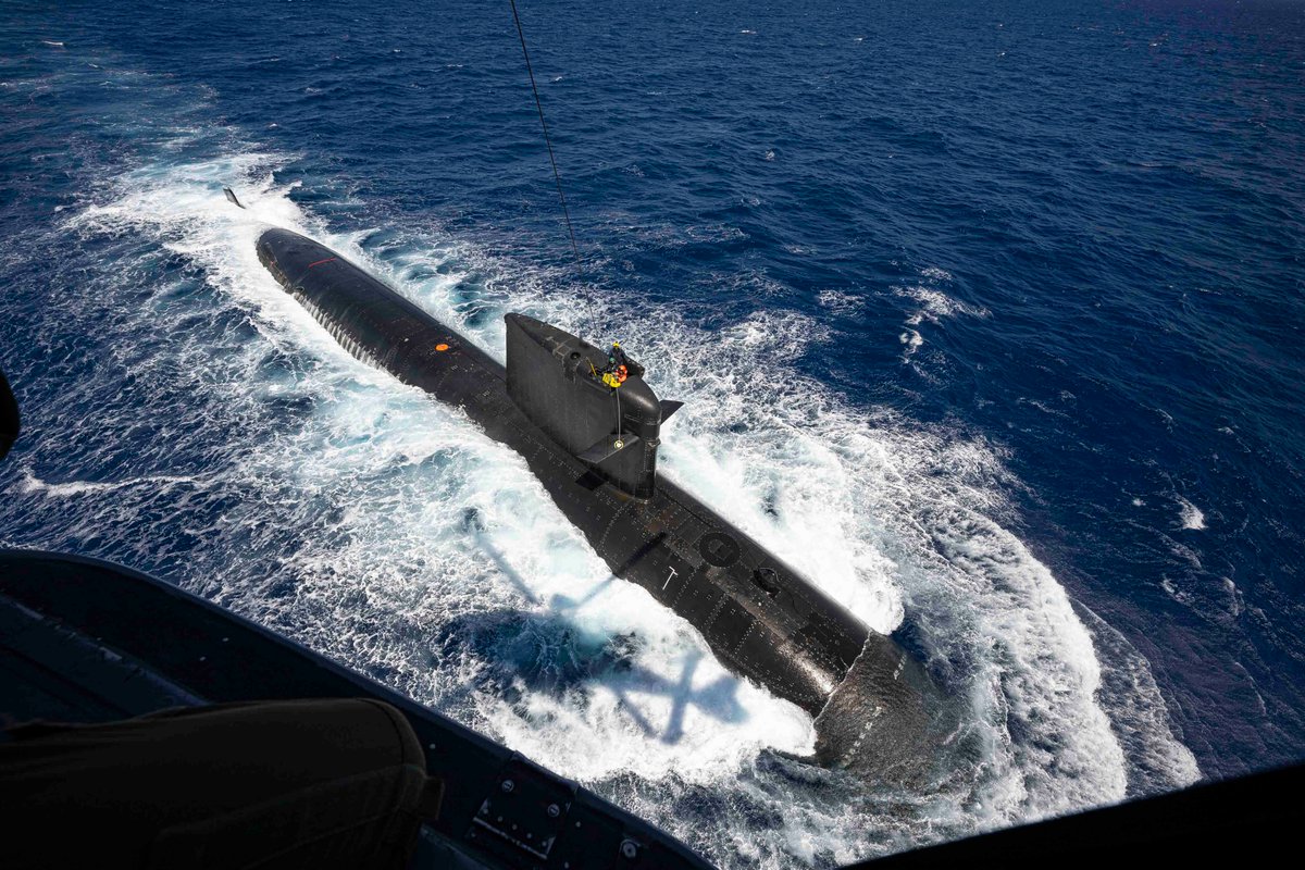 French_CSG's tweet photo. Le SNA Perle, qui a régulièrement épaulé notre groupe aéronaval, quitte le service actif ! ⚓️ https://t.co/6cZv7pCKoB