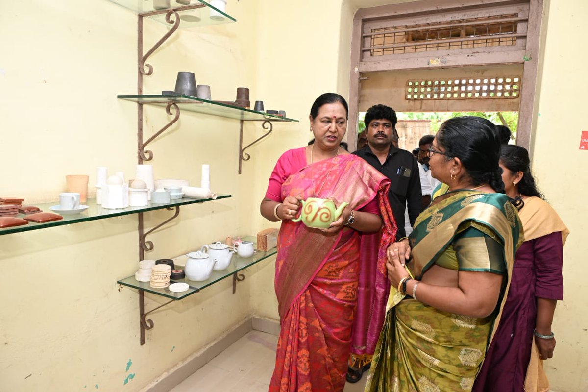 PremallathaDmdk's tweet photo. #Virudhachalam #PeopleFirst #VirudhachalamBusStand #PoliticalVisit  #premamalathavijayakanth https://t.co/dIQp37acrB
