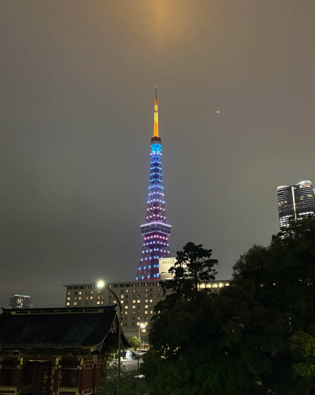 helllyshit's tweet photo. 雨上がりの東京もとても綺麗です https://t.co/0fN0siaeoi