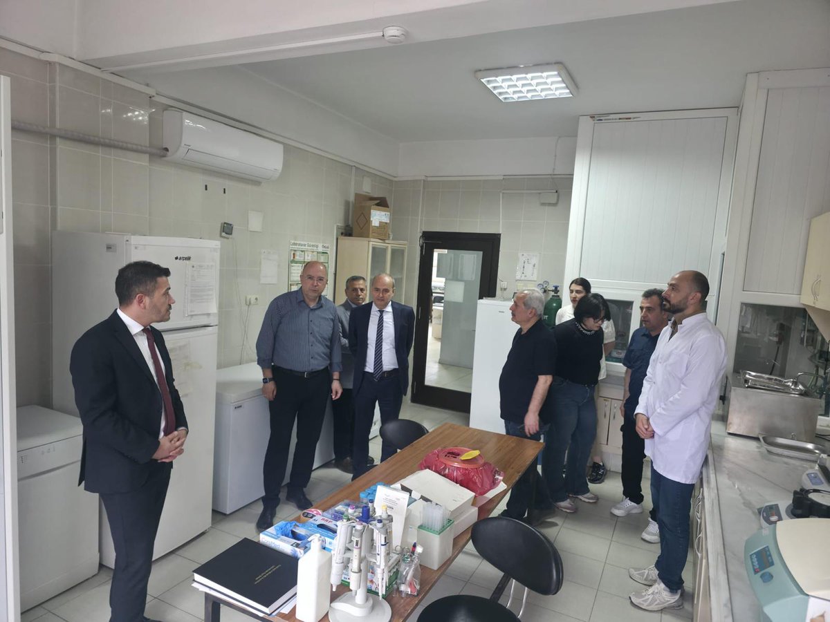 bornovavetkont's tweet photo. Veteriner Hizmetleri ve Halk Sağlığı Daire Başkanı Sayın Burak DEVECİ başkanlığında; Enstitü Müdürümüz Dr. Özhan TÜRKYILMAZ, Müdür Yrd. Dr. Ömer Faruk GÖKCECİK, Teknik Krd. Doç. Dr. Murat KAPLAN ve diğer VKE Müdürleri ile Adana VKE Müdürlüğü ziyaret etmişlerdir. https://t.co/N1If6hzTXC