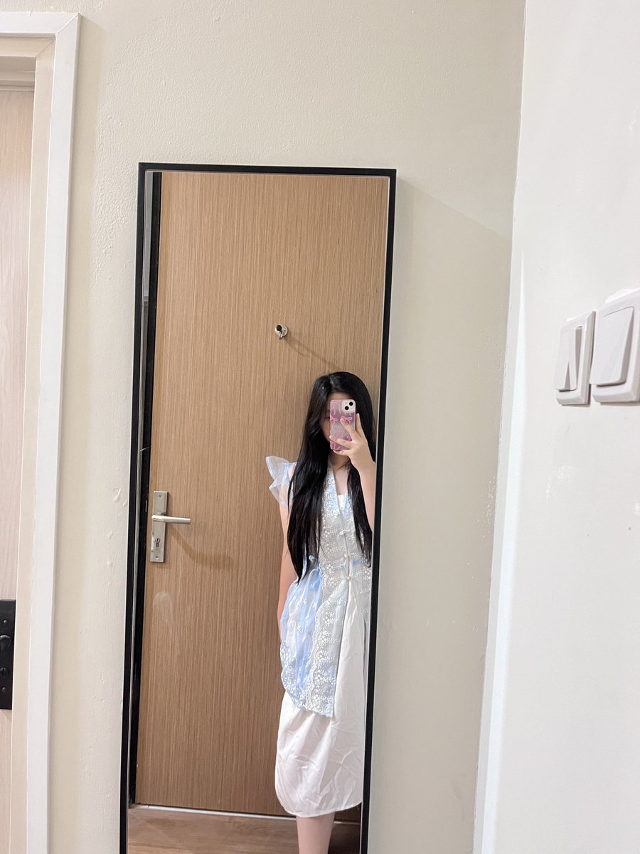 noyirisea's tweet photo. h-1 baru ketemu outfit untuk mng besok :3 yay siyu https://t.co/pD3HABd39k
