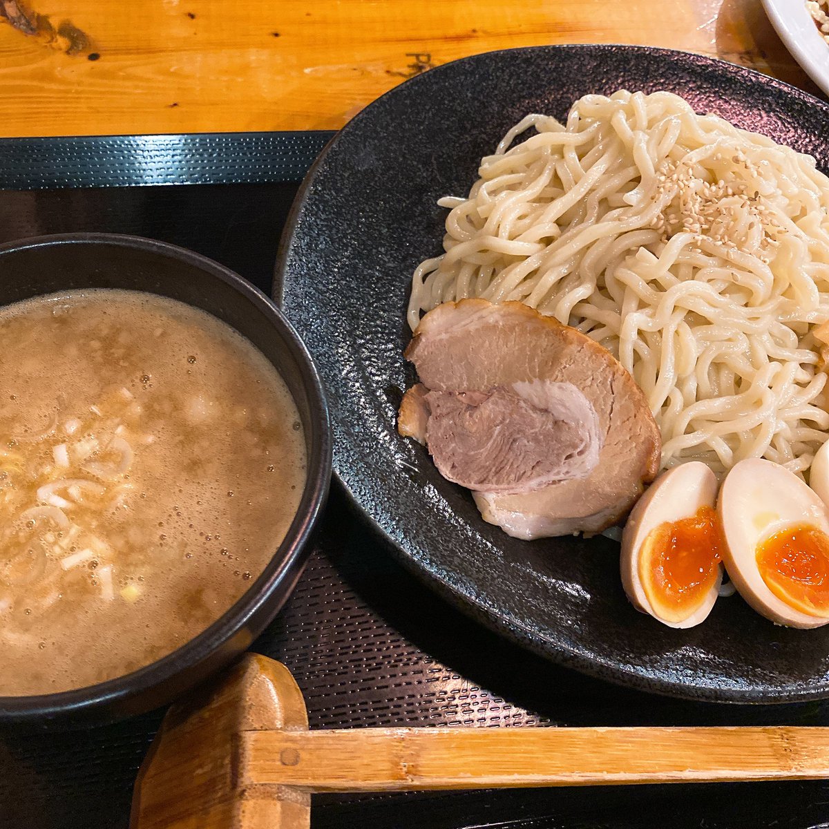 あ や tweet media