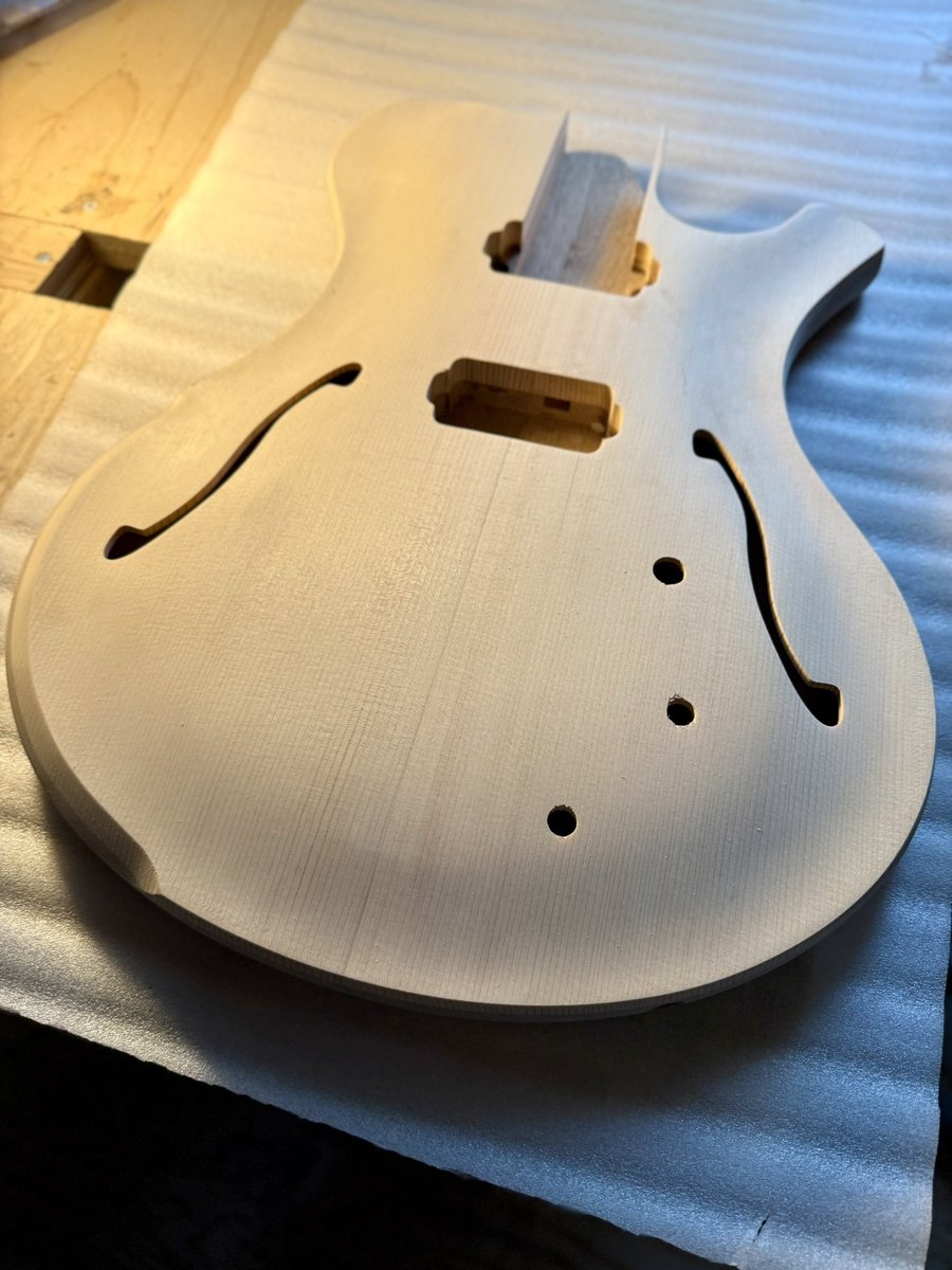 SHIZUOKA HANDMADE GUITAR FAIR 2026に向けて、Sol 14.5のアカエゾマツ